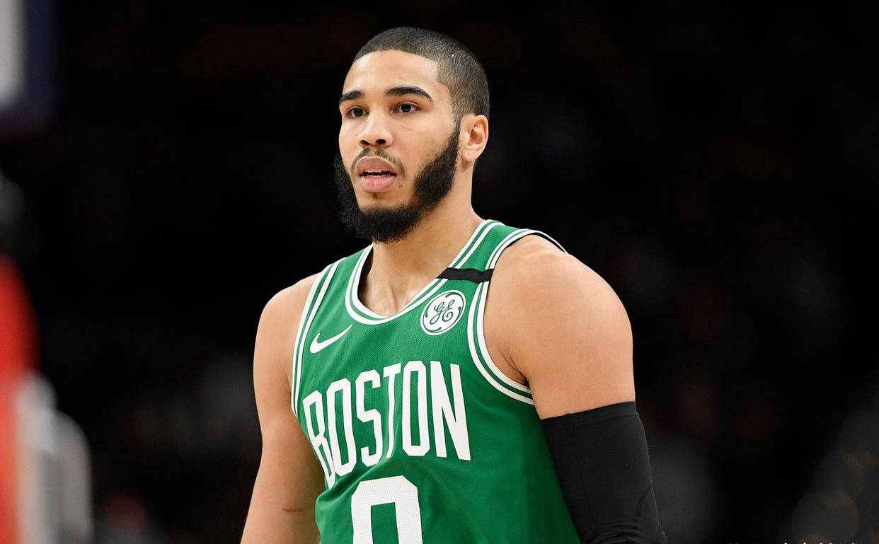 塔图姆在MAD比赛中突破纪录，惊险取胜引发热议！